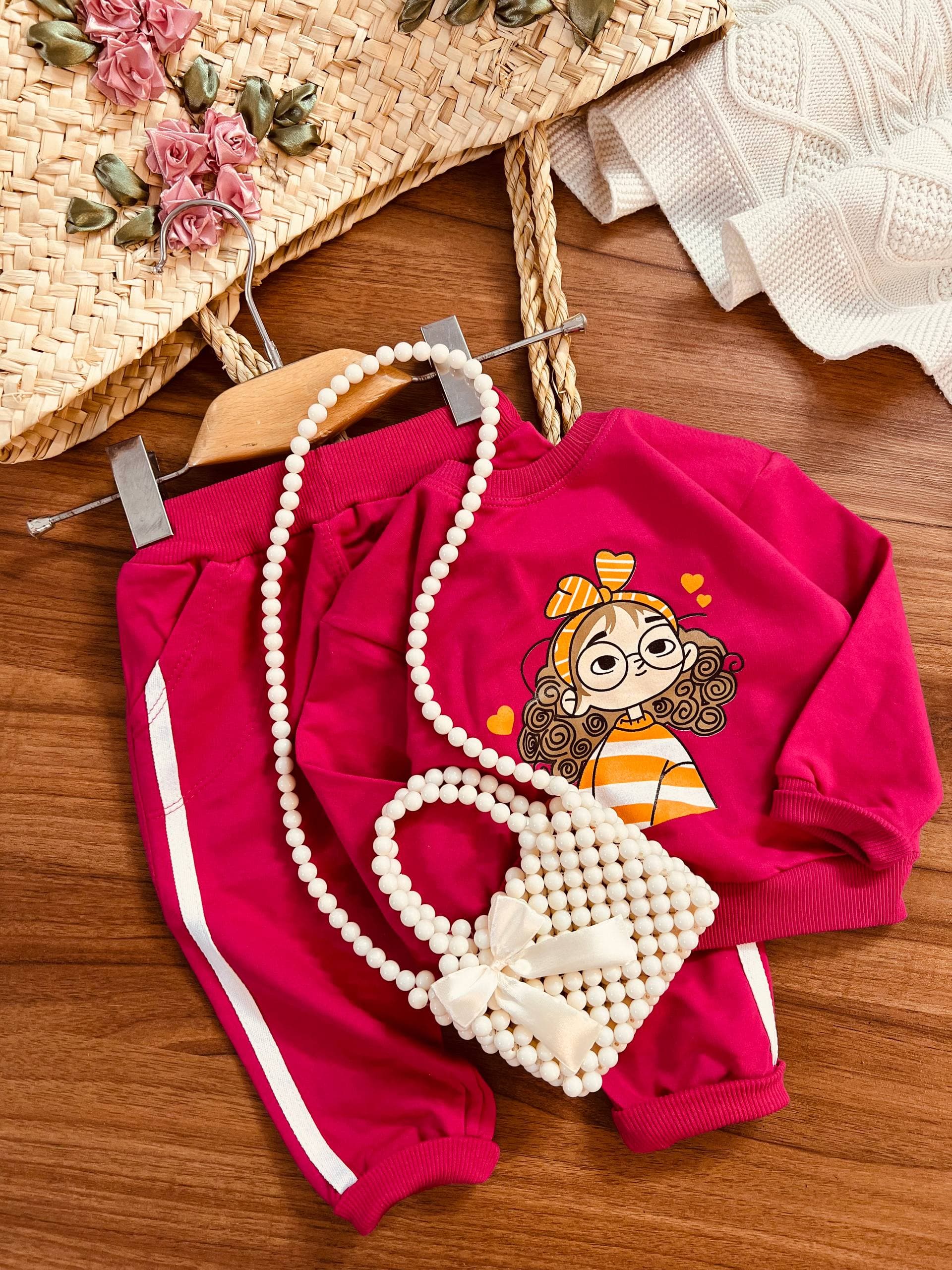 بلوز و شلوار دورس بچگانه دختر عینکی — تصویر ۶