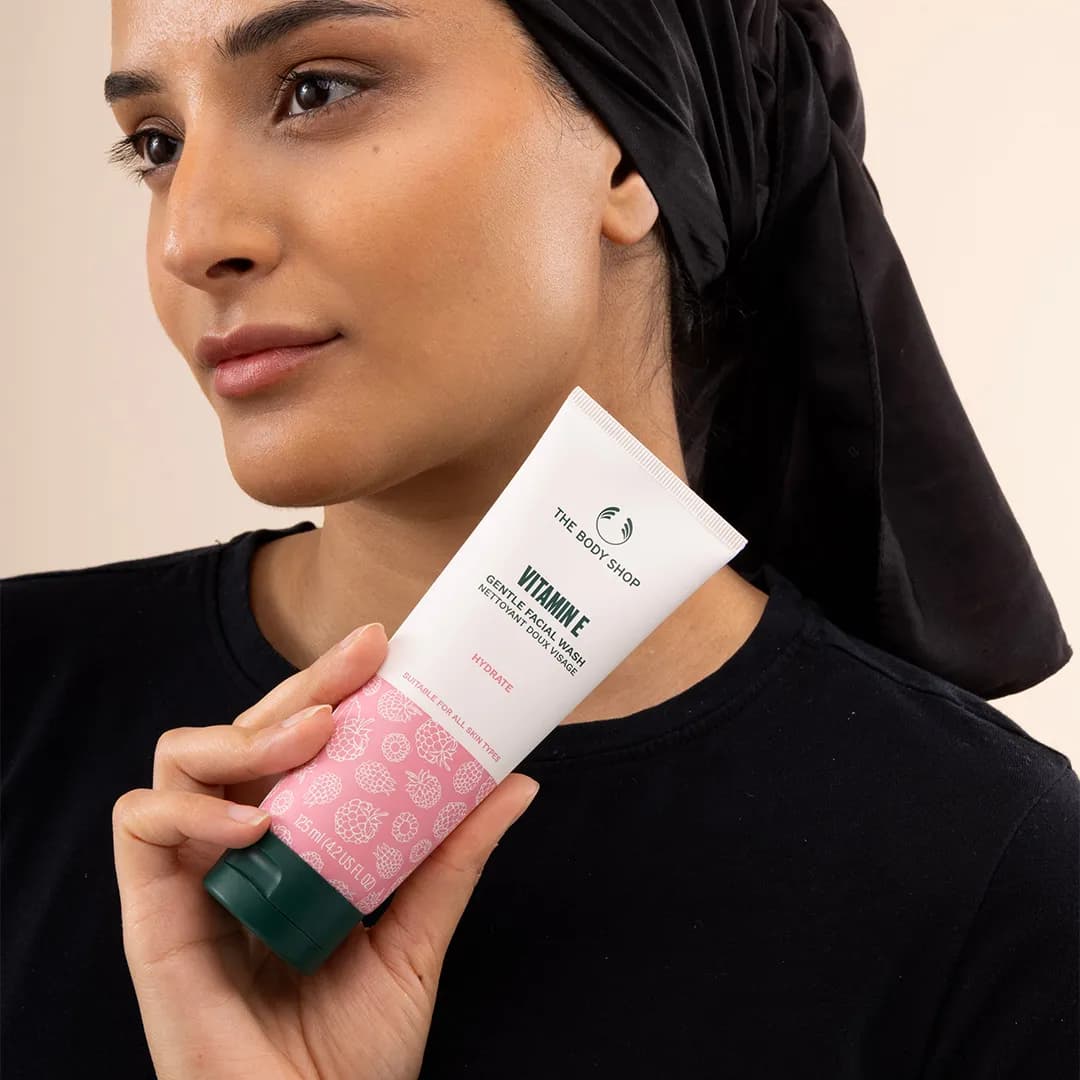 ژل شست و شو صورت و بدن بادی شاپ VITAMIN E حجم 125 میلی لیتری — تصویر ۴