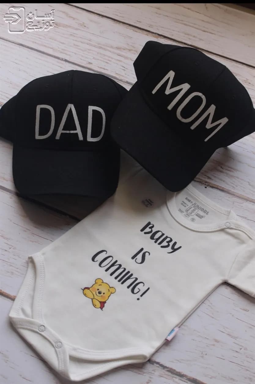 لباس سرهمی نوزاد جونیور طرح BABY IS COMING — تصویر ۲