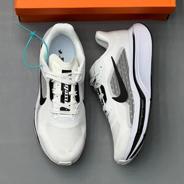 نایک پگاسوس پلاس سفید مشکی Nike Pegasus Plus 2 — تصویر ۲