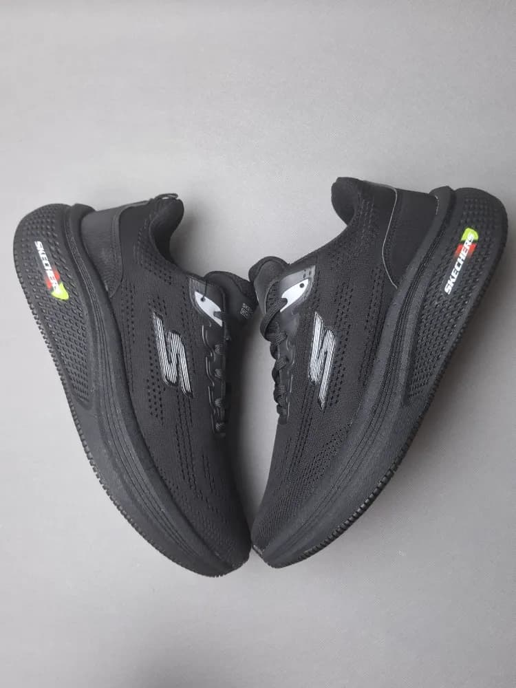 کتونی رانینگ اسکیچرز زیره بامیکو (Skechers) مردانه وزنانه تمام مشکی کد۱۱۶ — تصویر ۲