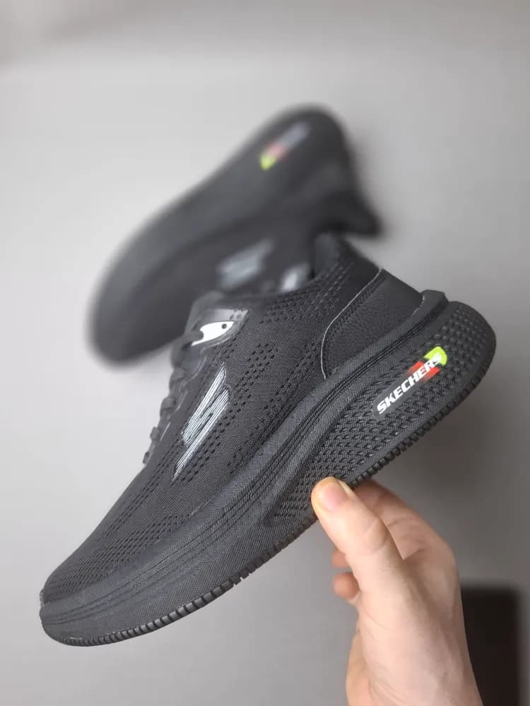 کتونی رانینگ اسکیچرز زیره بامیکو (Skechers) مردانه وزنانه تمام مشکی کد۱۱۶ — تصویر ۳