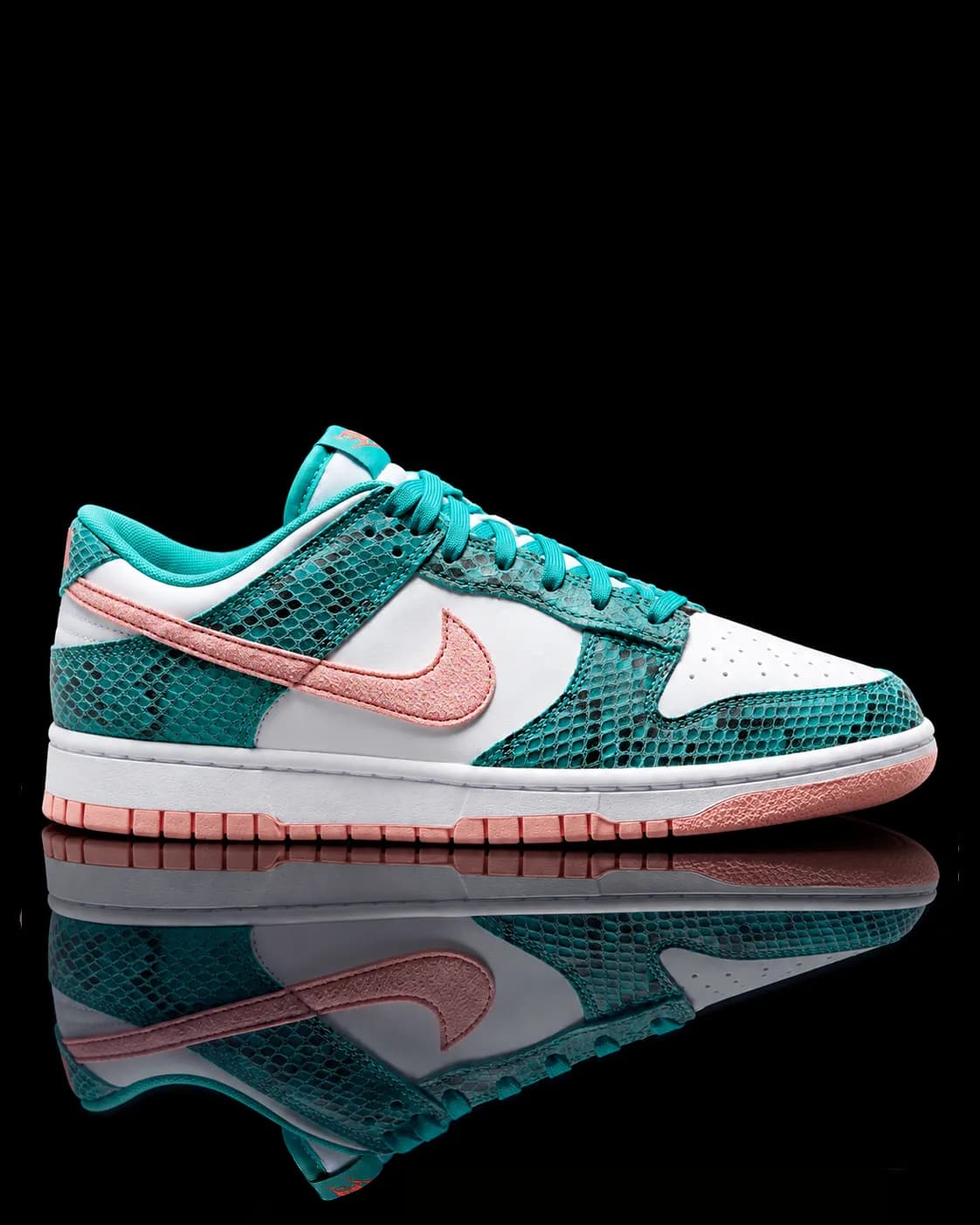 نایک SB Dunk Low Snakeskin سبز صورتی