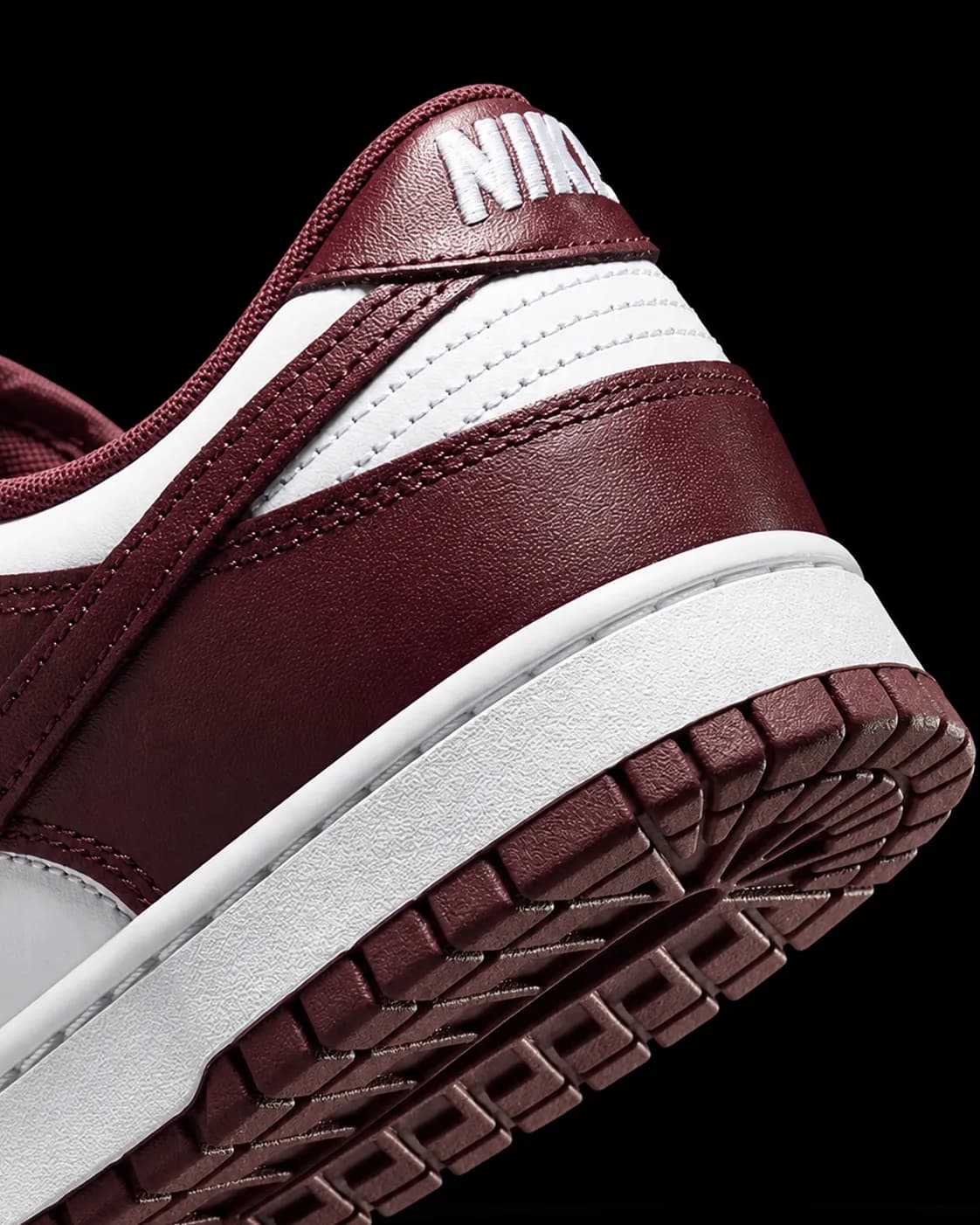 نایک SB Dunk Low Team Red سفید زرشکی — تصویر ۳
