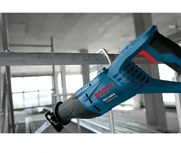 اره افقی بر بوش 1100 وات مدل GSA 1100E — تصویر ۴