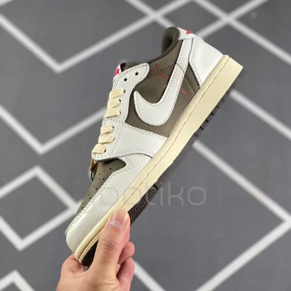 ایر جردن وان Travis Scott Air Jordan 1 Low Reverse Mocha — تصویر ۴