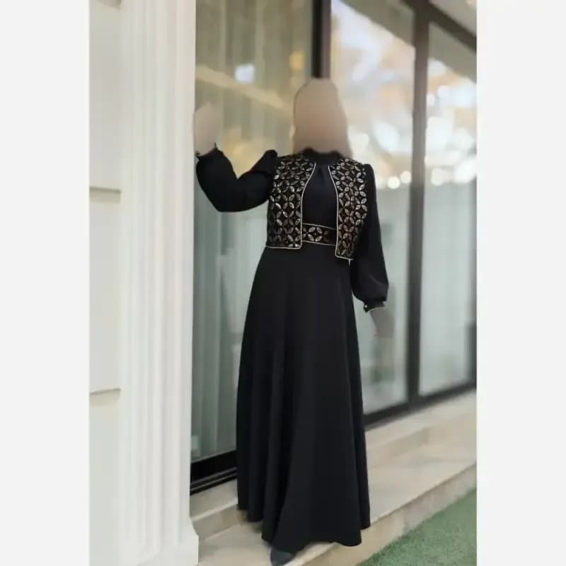 ست سه تیکه پیراهن کرپ مازراتی و جلیقه مخمل هندی با کمربند مشکی — تصویر ۳