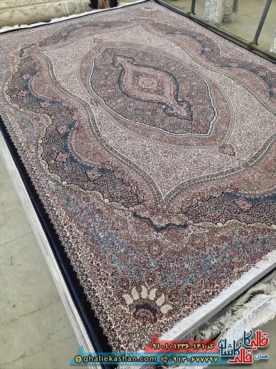 فرش کلاسیک 1200 شانه طرح آفرین کرمان رنگ سرمه ای کاشان — تصویر ۲