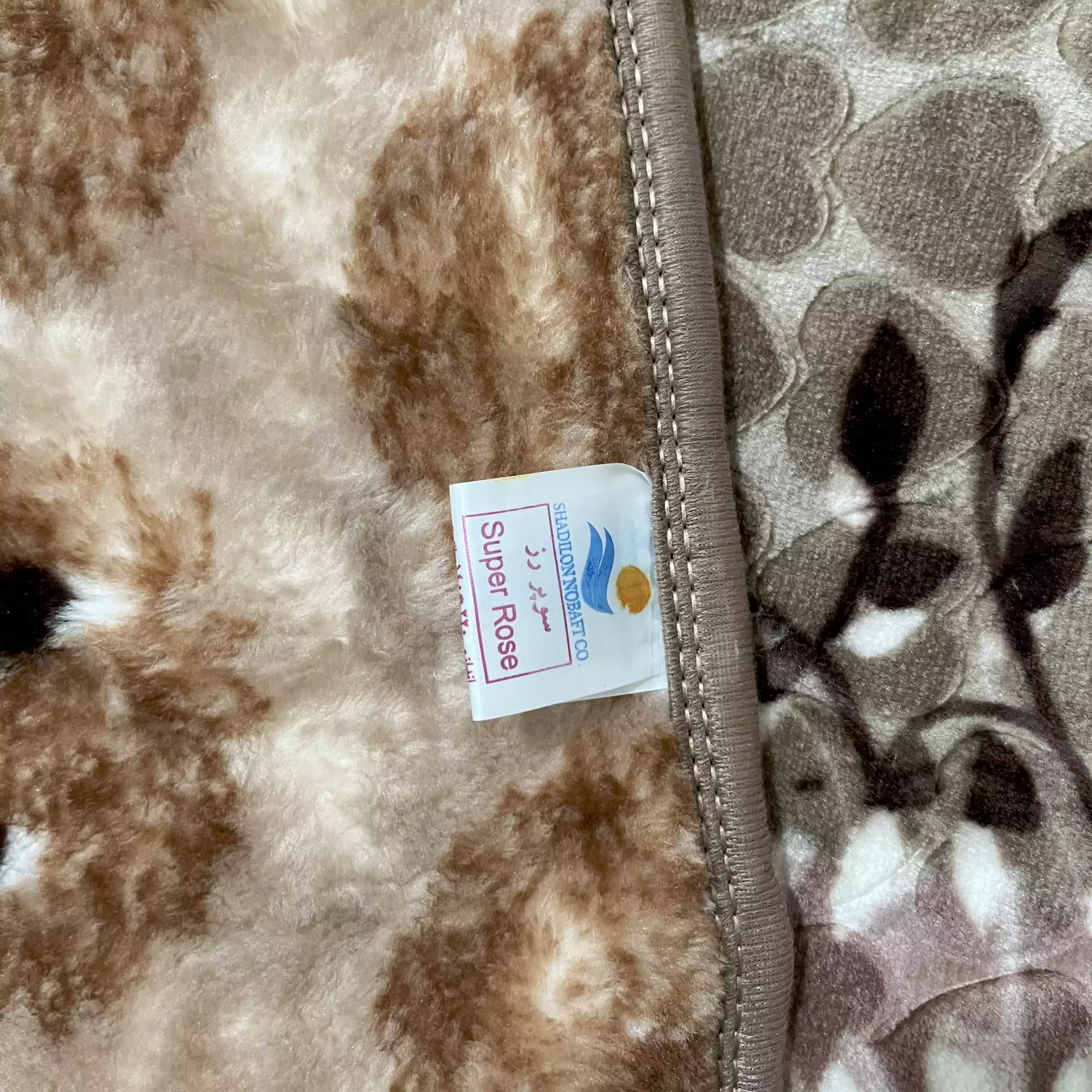 پتو یکنفره رز برگدار کرم نسکافه ای — تصویر ۴