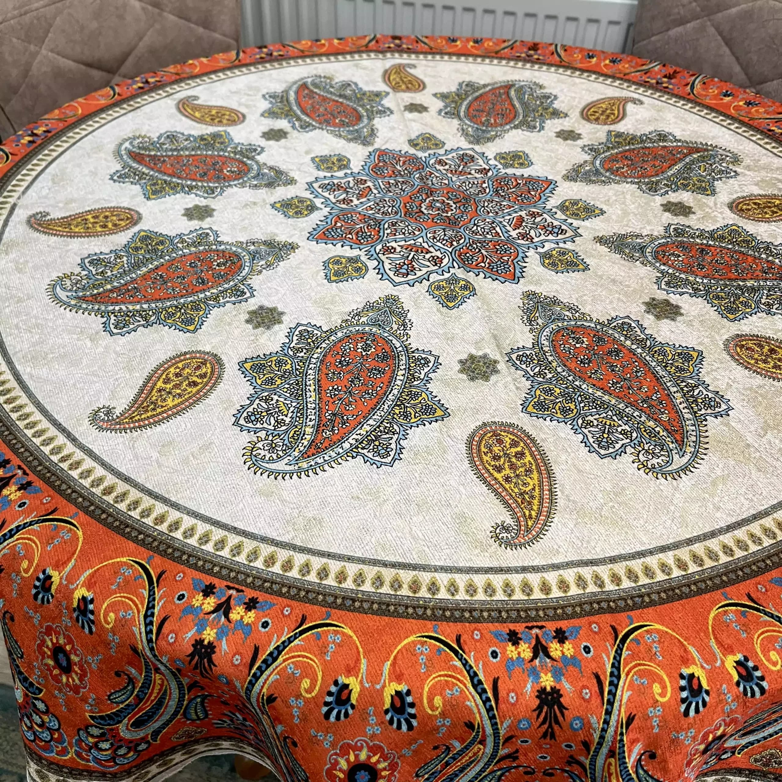 رومیزی گرد مخمل شانل قطر 140 سانت لاله نارنجی — تصویر ۲