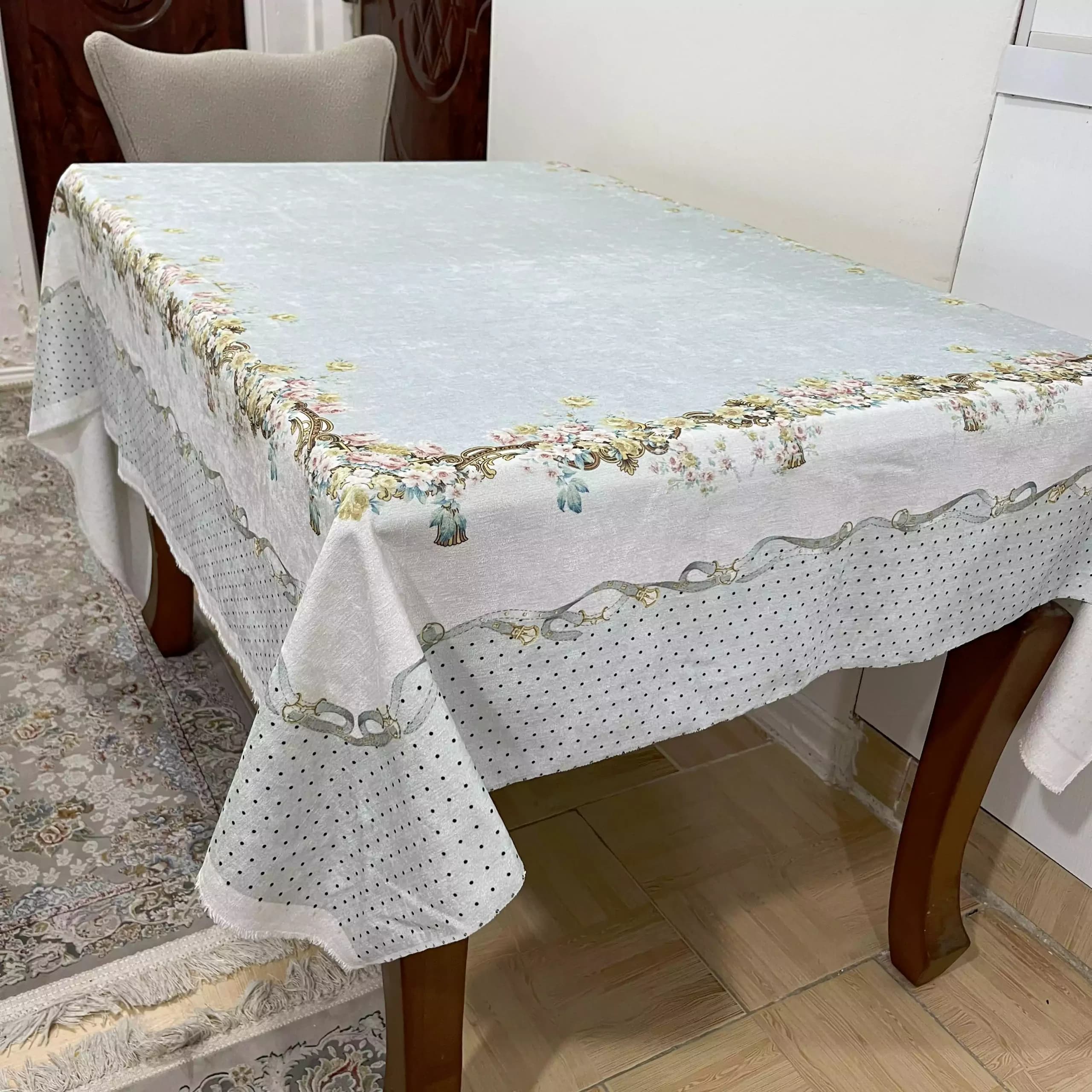 رومیزی مخمل شانل مستطیل 140 در 220 خالدار آبی آسمانی