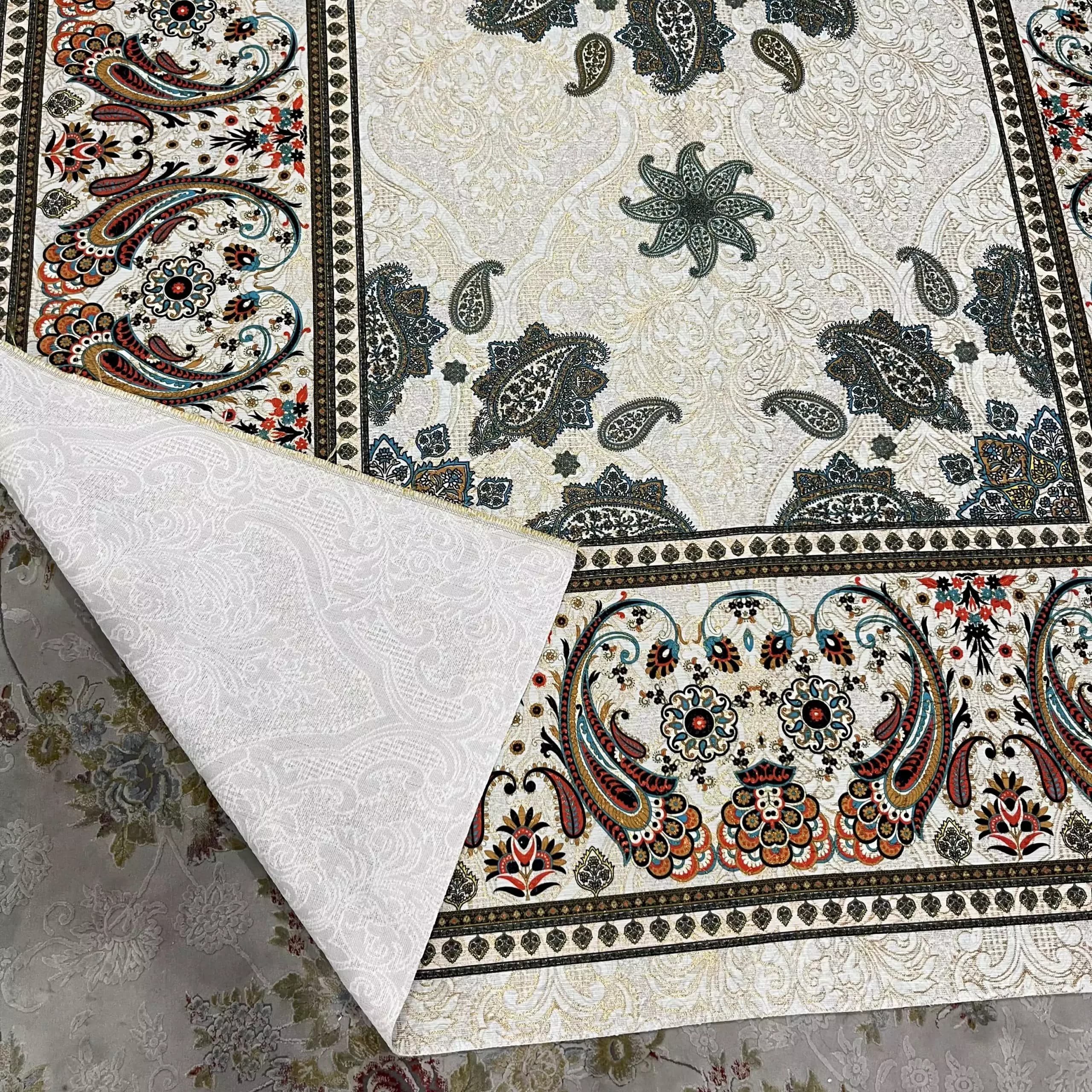 رومیزی شانل دورو 140 در 220 سانت طرح سنتی کرم — تصویر ۵
