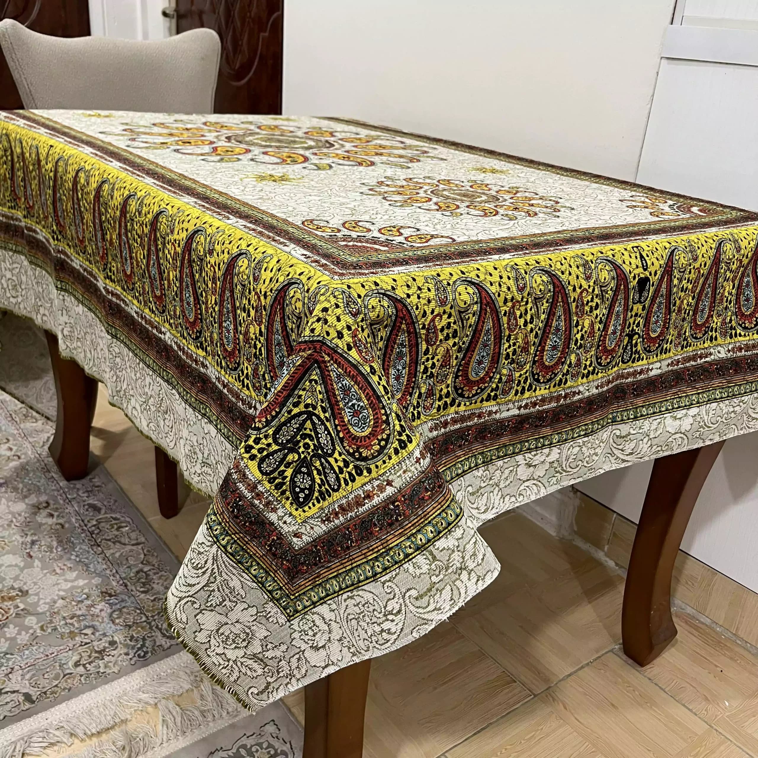 رومیزی شانل دورو 140 در 220 سانت طرح سنتی خردلی