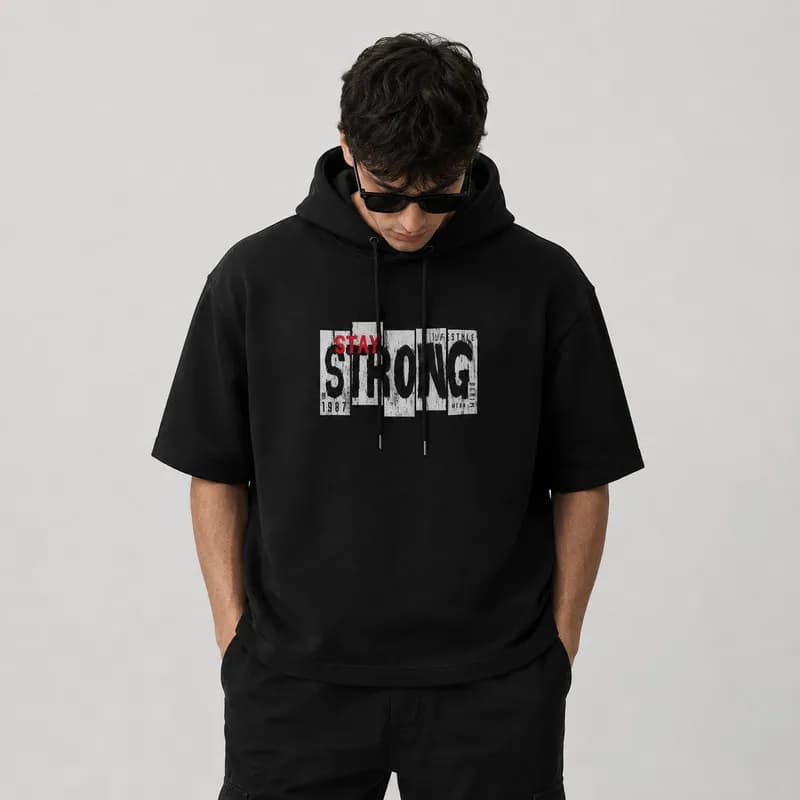 تی شرت مردانه کلاهدار نخی طرح حروف مشکی مدل STRONG — تصویر ۵