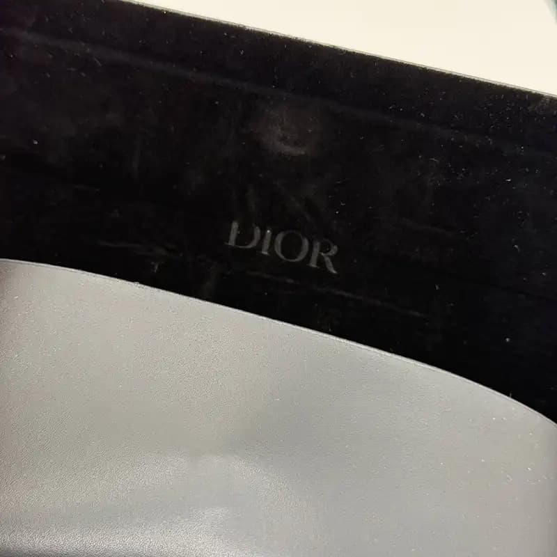 پک و قاب عینک اورجینال کریستین دیور Christian Dior هارد چرم شیاردار مشکی — تصویر ۳