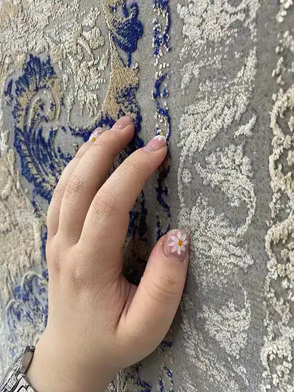 فرش ماشینی 1500 شانه گل برجسته طرح ملکه آبی — تصویر ۷