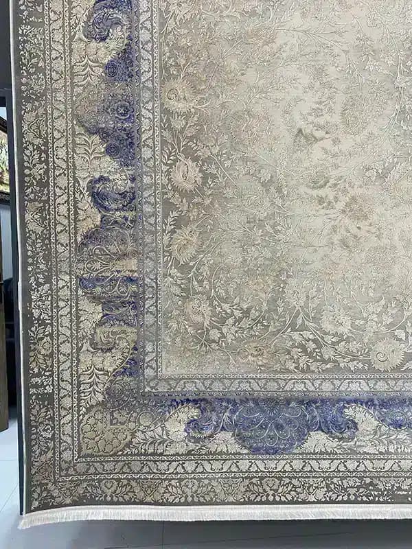 فرش ماشینی 1500 شانه گل برجسته طرح ملکه آبی — تصویر ۳
