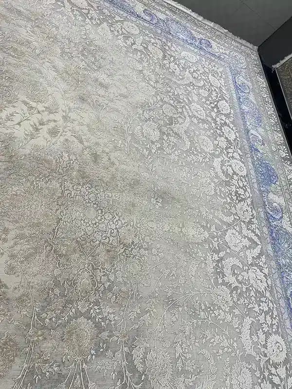 فرش ماشینی 1500 شانه گل برجسته طرح ملکه آبی — تصویر ۸
