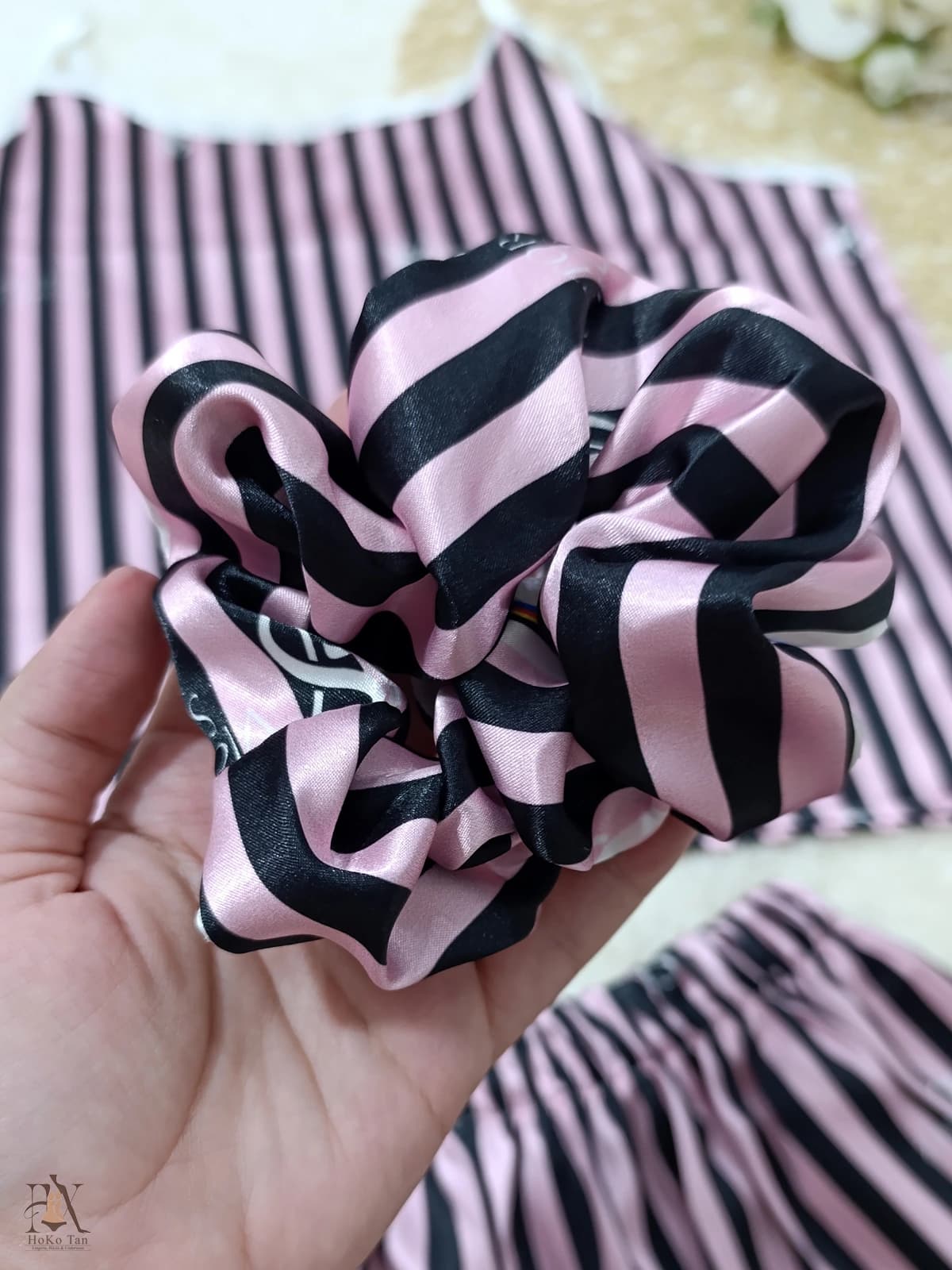 تاپ و شورتک ساتن سایز بزرگ ویکتوریا سکرت کد 71 — تصویر ۳