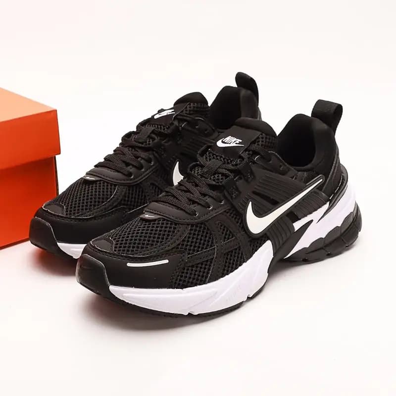 کفش نایکی V2K Run مشکی-سفید | راحتی مدرن با استایل نوستالژیک Y2K — تصویر ۸