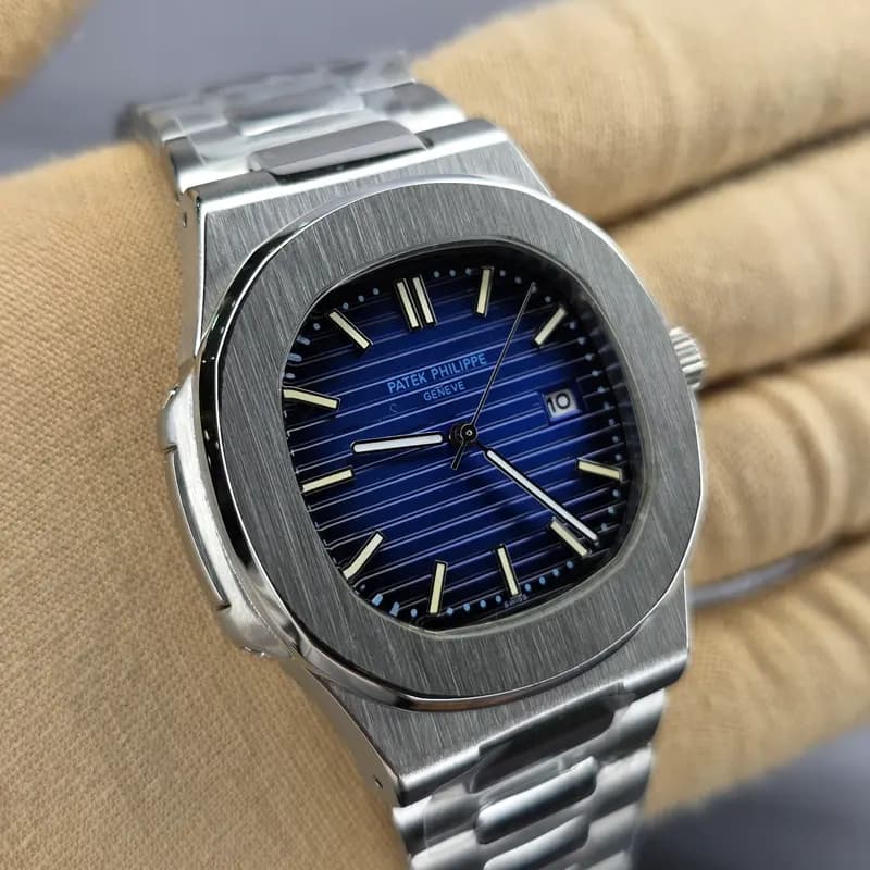 ساعت مچی مردانه پتک فیلیپ موتور ژاپن مدل ناتیلوس نقره ای سرمه ای (Patek Philippe Nautilus) — تصویر ۸