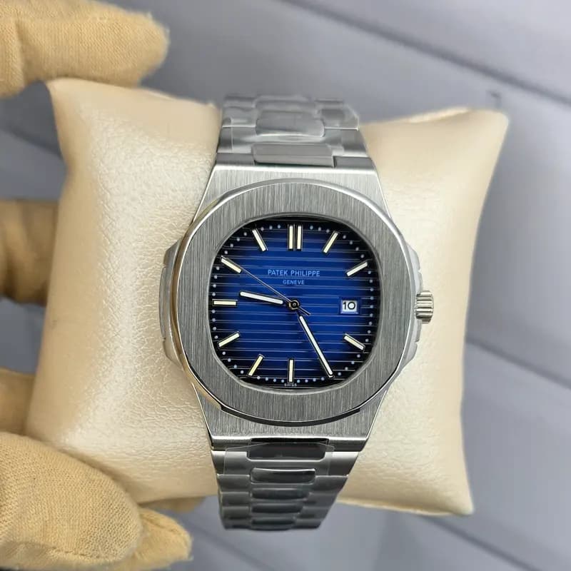 ساعت مچی مردانه پتک فیلیپ موتور ژاپن مدل ناتیلوس نقره ای سرمه ای (Patek Philippe Nautilus) — تصویر ۴