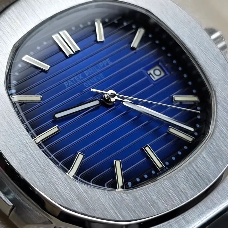 ساعت مچی مردانه پتک فیلیپ موتور ژاپن مدل ناتیلوس نقره ای سرمه ای (Patek Philippe Nautilus) — تصویر ۶