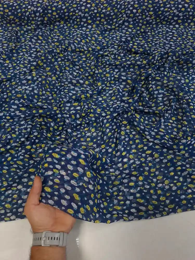 پارچه حریر گلدار ساده سرمه ای — تصویر ۲
