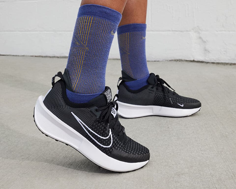 Nike W Interact Run Shoes — تصویر ۲