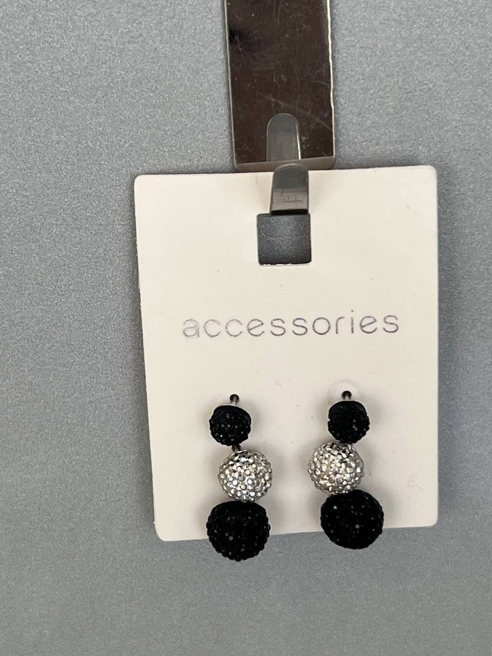 گوشواره دوتایی با طراحی کریستالی و توپکی accessories