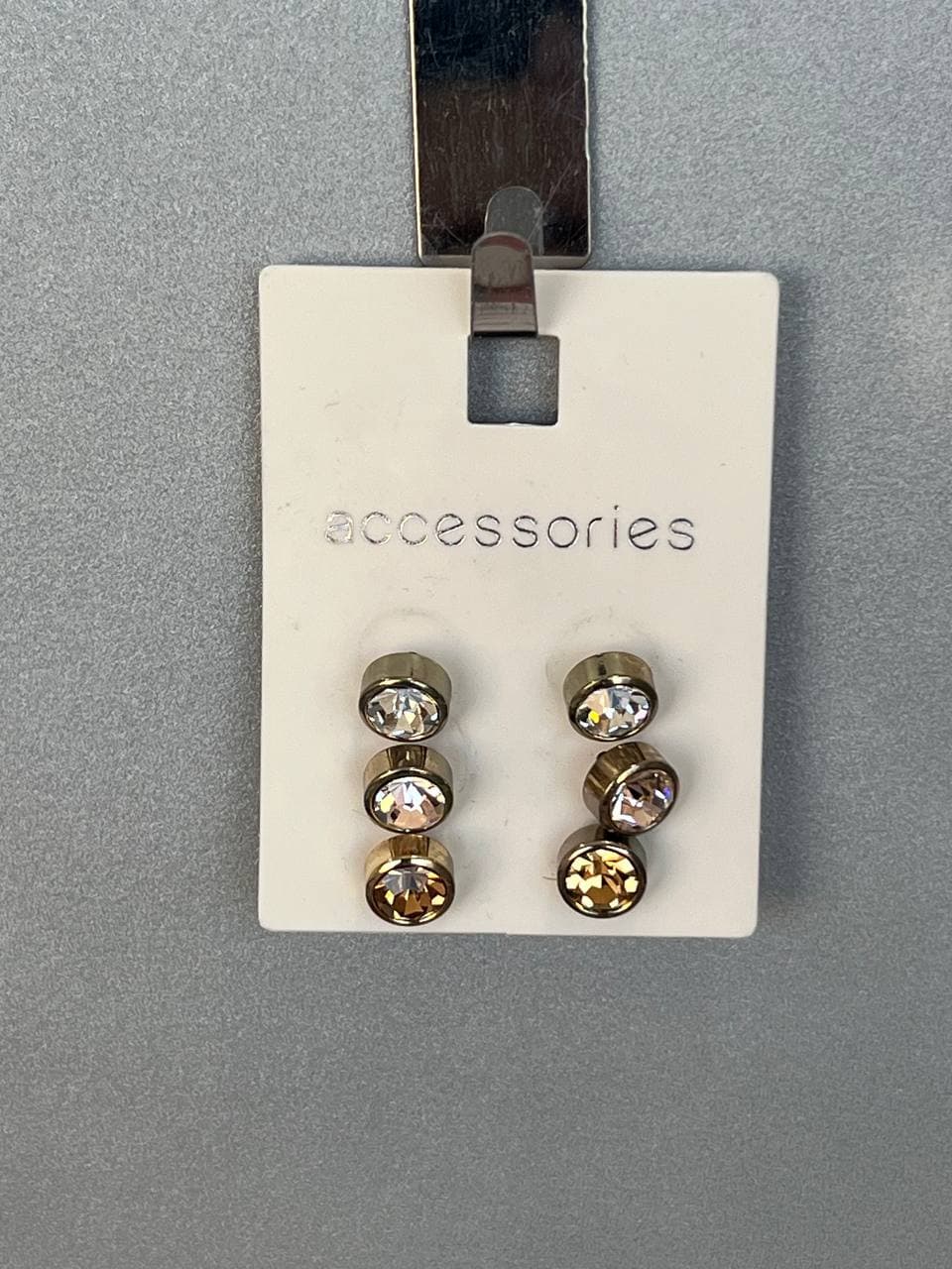 3 ست نگیندار میخی از برند Accessories