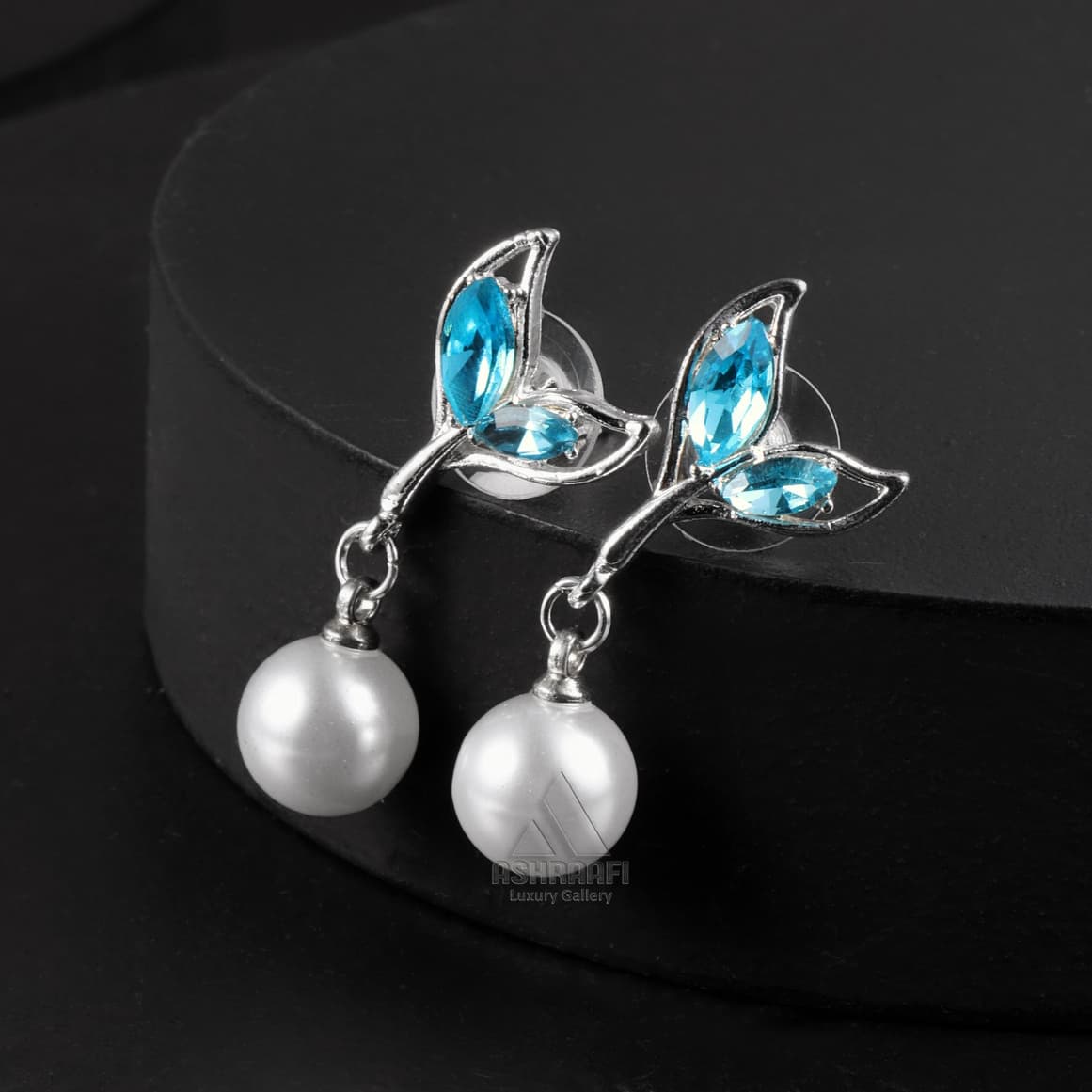 گوشواره دم وال و مروارید Blue Whale Tail Earrings — تصویر ۲