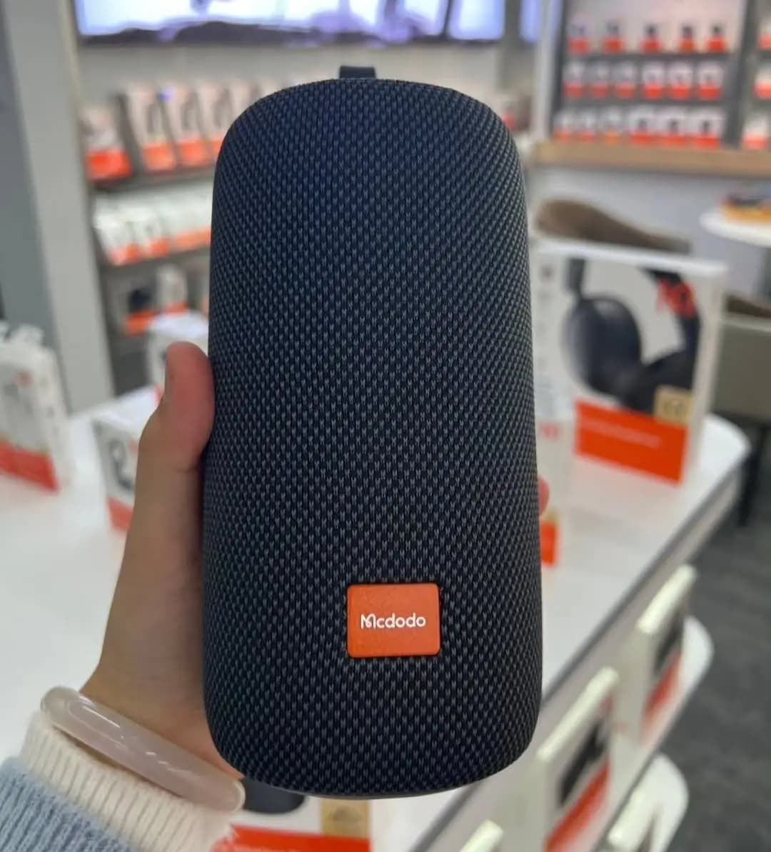 اسپیکر بلوتوثی قابل حمل به همراه رقص نور مک دودو مدل MCDODO BS-1410 — تصویر ۲