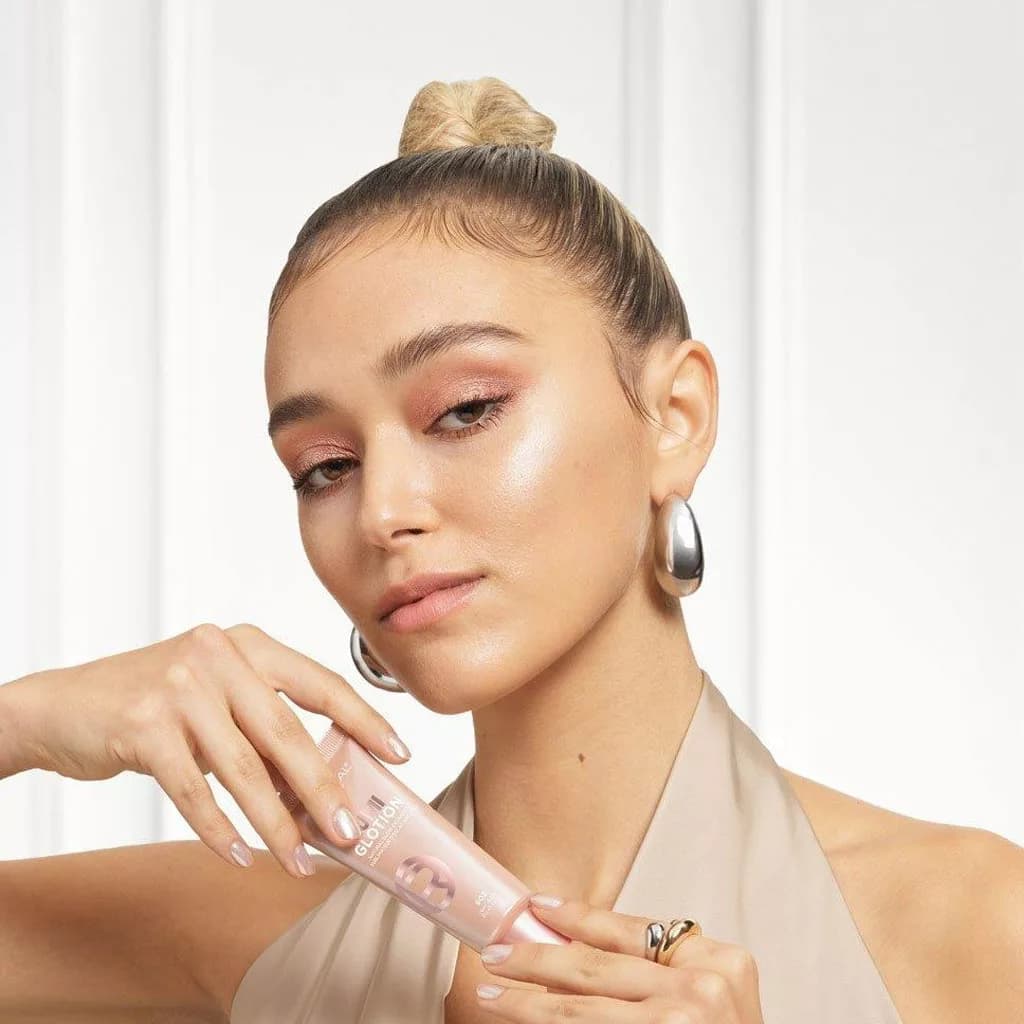 کرم درخشان کننده لومی گلوشن لورآل( لوریل) LOREAL LUMI GLOTION — تصویر ۴
