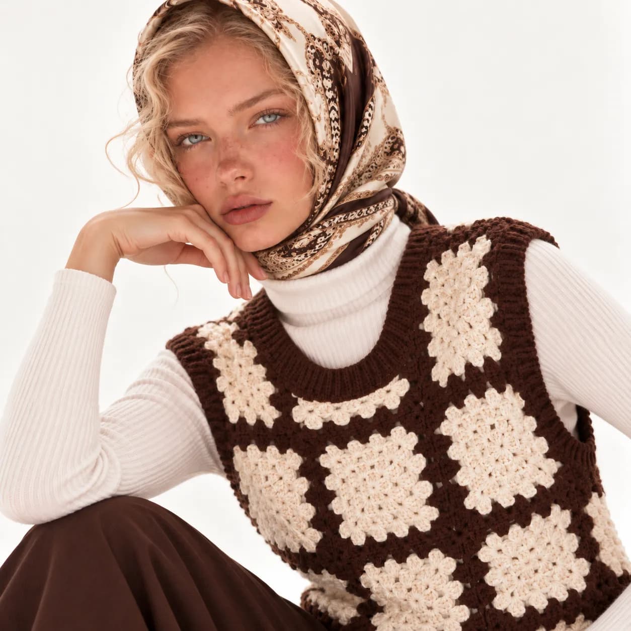 وست بافتنی دستبافت زنانه مدل گرنی | جلیقه قلاببافی خاص و دستساز سوبی گالری — تصویر ۳
