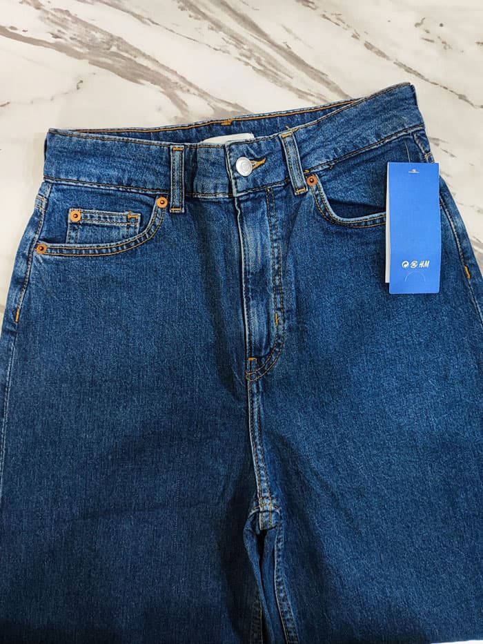 شلوار جین زنانه مدل نیم بگ رنگ آبی تیره برند H&M — تصویر ۴