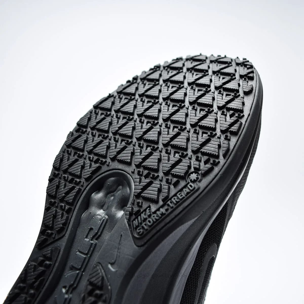 کتونی Nike مدل Winflo 11 Gore-Tex – FQ1358-001 — تصویر ۸