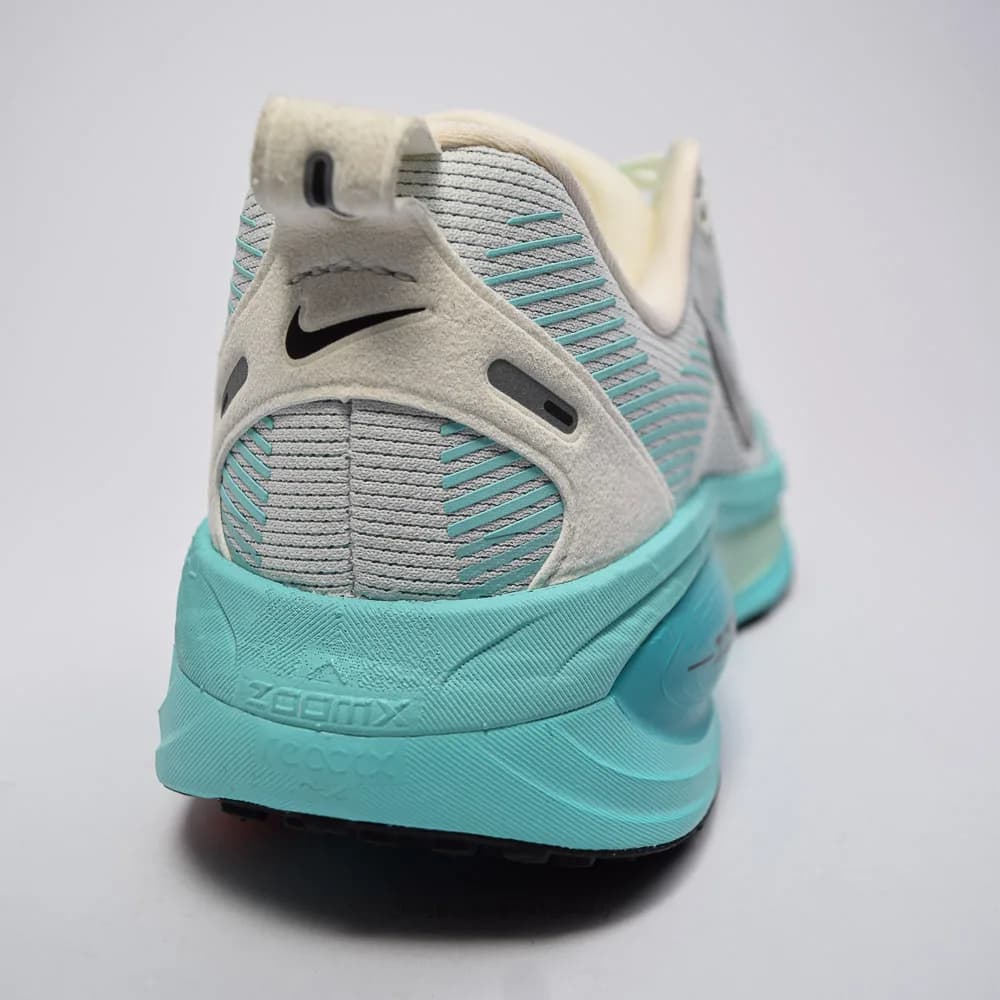 کتونی Nike مدل Vomero 18 – HM6803-103 — تصویر ۵