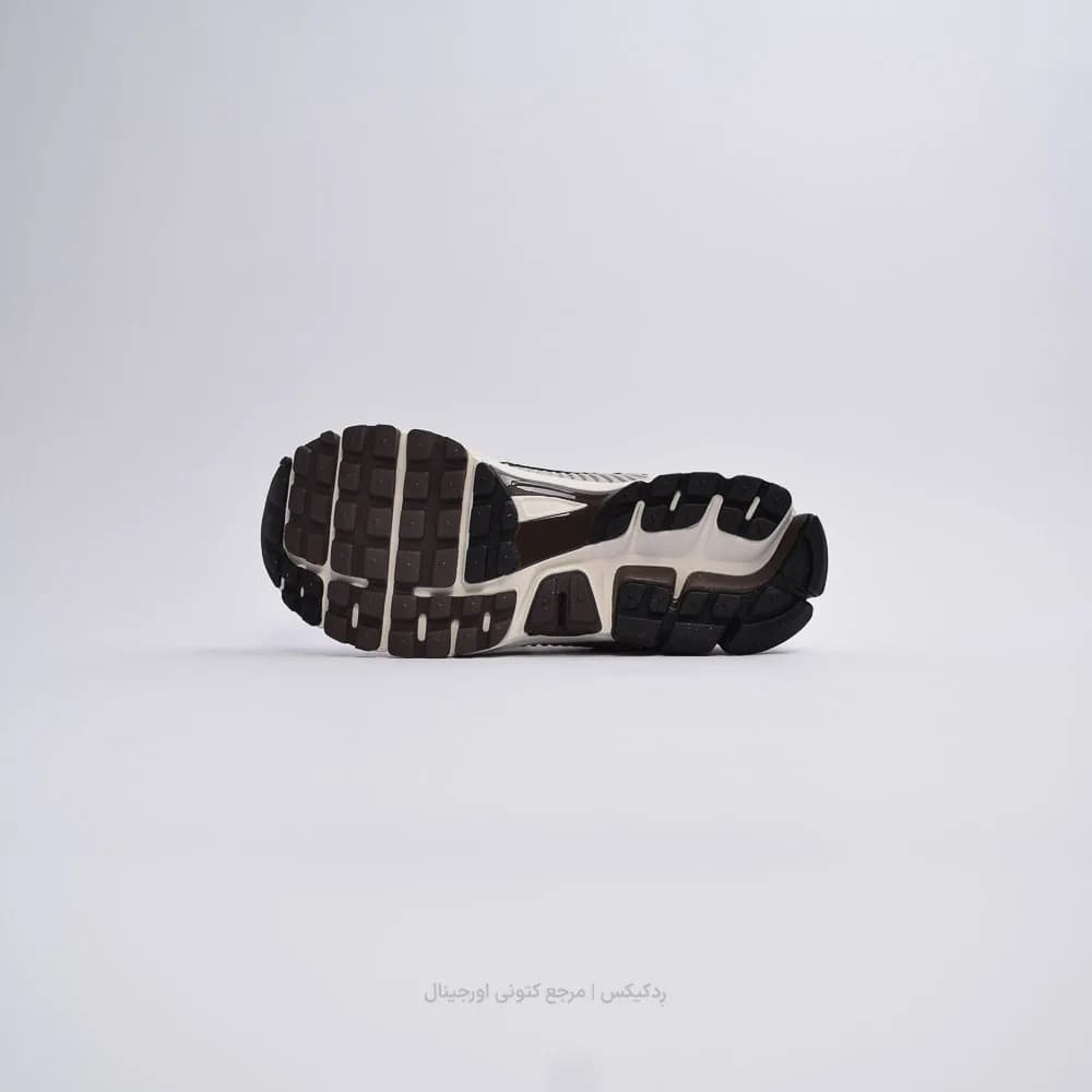 کتونی Nike مدل Zoom Vomero 5 – FJ2028-001 — تصویر ۴