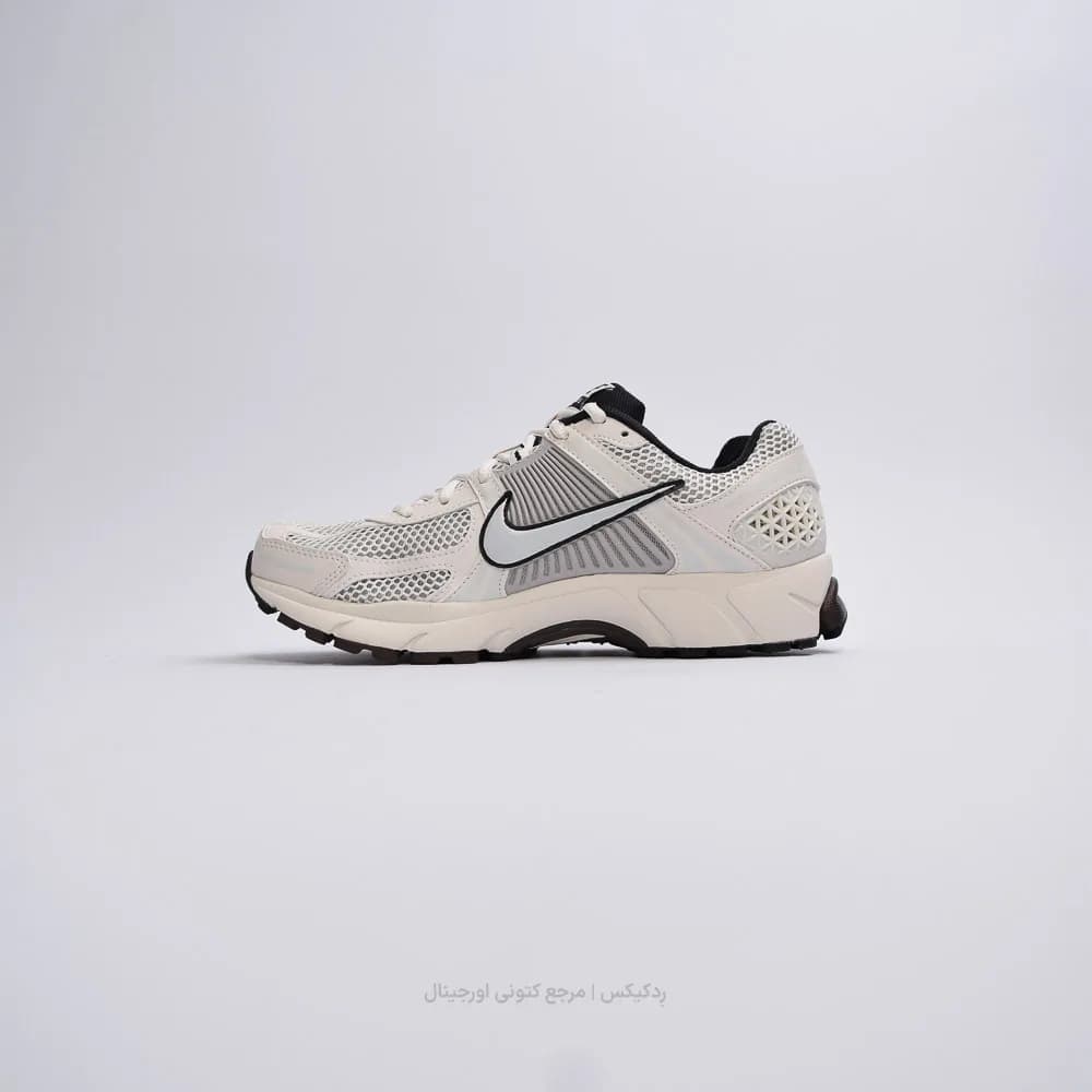 کتونی Nike مدل Zoom Vomero 5 – FJ2028-001 — تصویر ۲