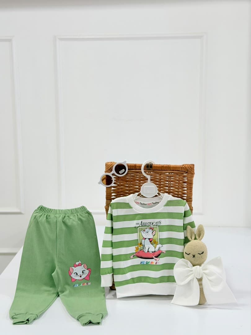 کد ۴۴۶۸ بلوز شلوار طرح ARISTOCATS — تصویر ۲