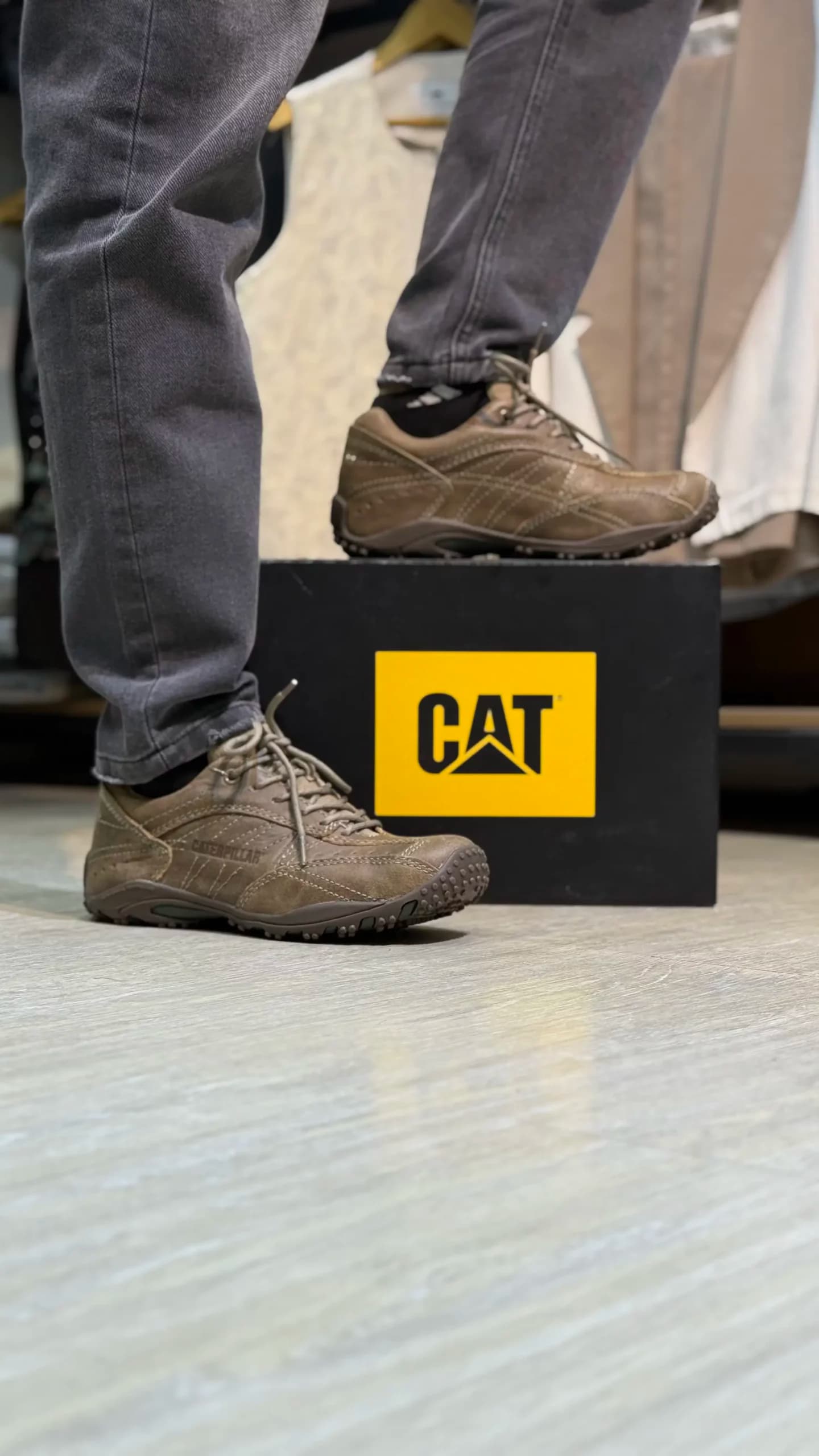 کفش مردانه کاترپیلار مدل Caterpillar Riff II Oxford P712711 — تصویر ۳