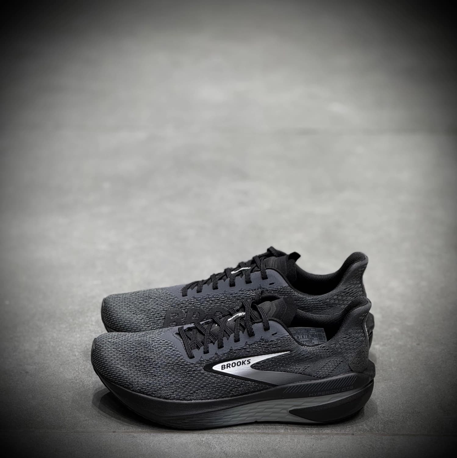 کتونی پیاده روی بروکس brooks hyperion 2 gts