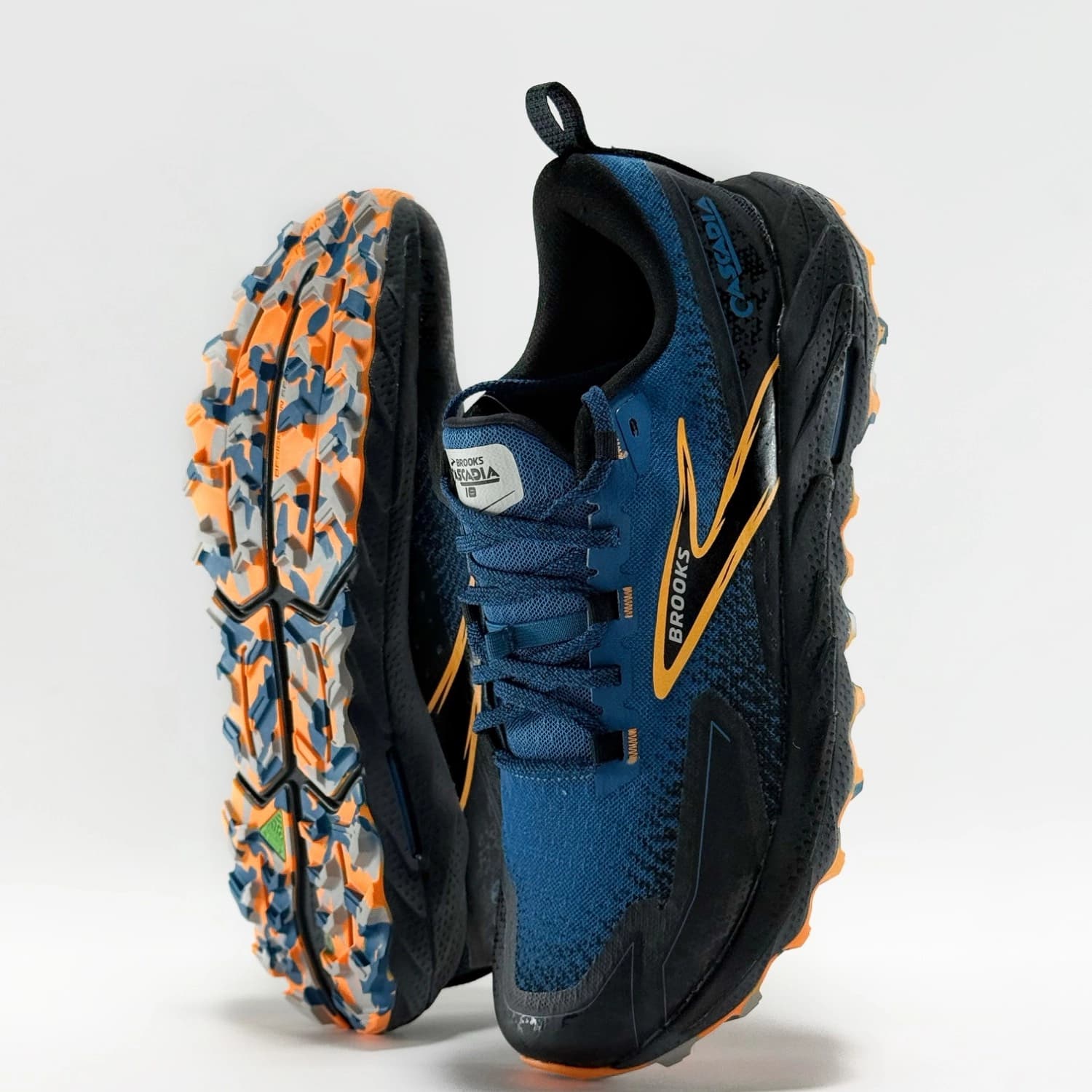کتونی طبیعت گردی و پیاده رویی بروکس brooks cascadia 18 — تصویر ۵