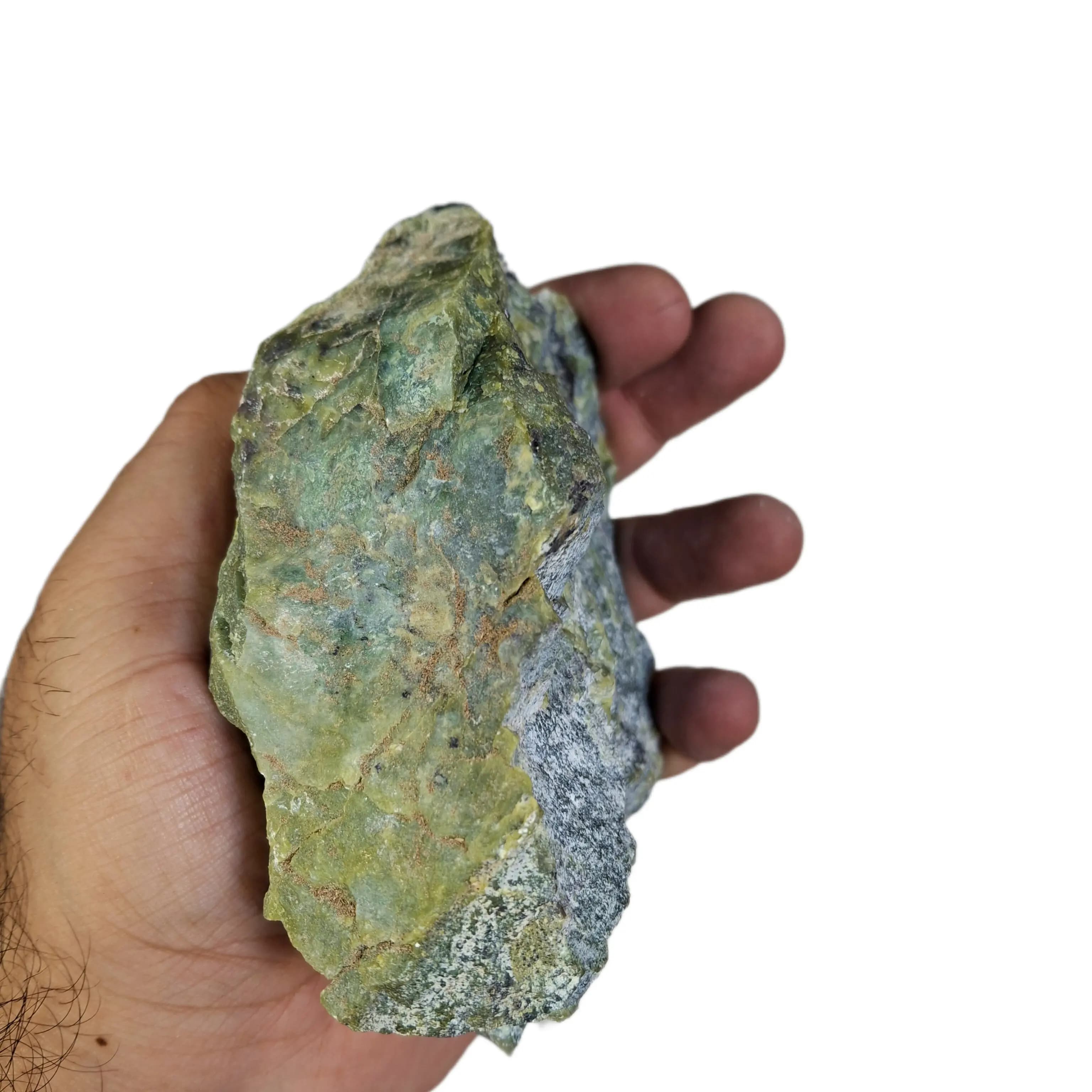 سنگ یشم سرپانتین طبیعی؛ ترکیبی از سبز زیتونی، خاکستری — تصویر ۴