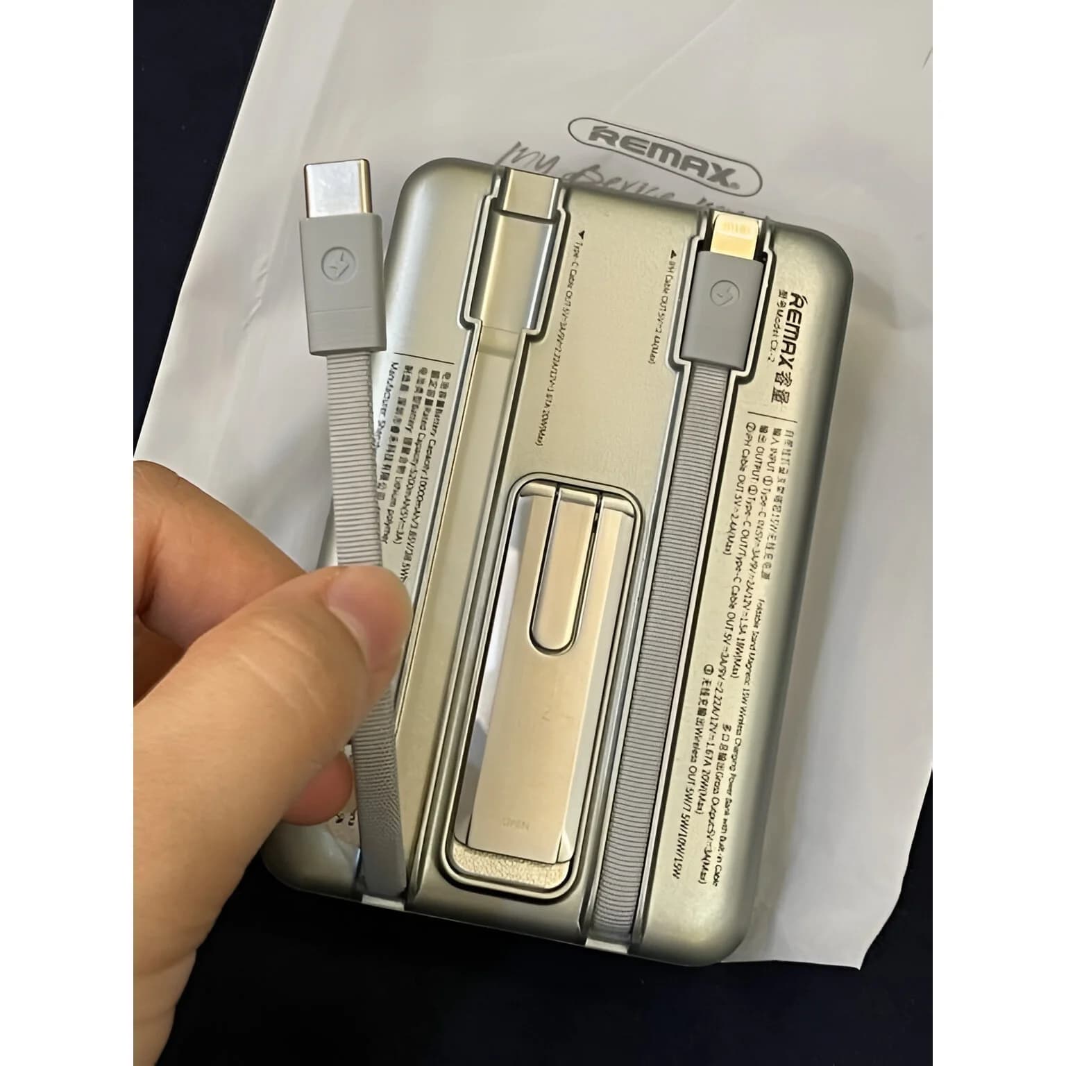 پاوربانک و شارژر وایرلس مگنتی ریمکس مدل Remax CX-2 ظرفیت 10000 میلیآمپر (دارای کابل داخلی) — تصویر ۲