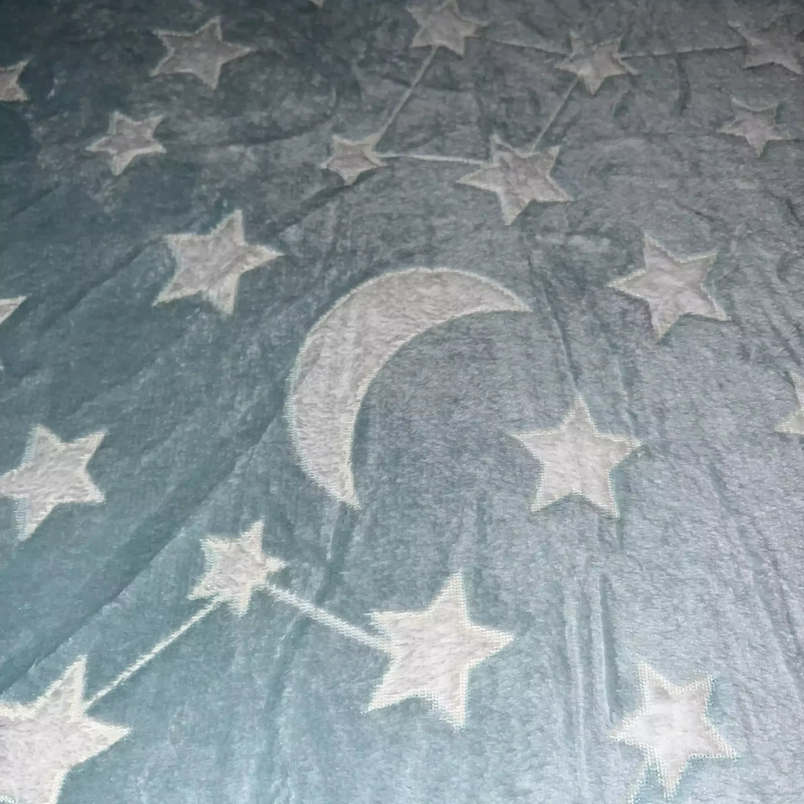 پتو مسافرتی یکنفره شب نما ماه و ستاره آبی پاستیلی 160 در 220 — تصویر ۶