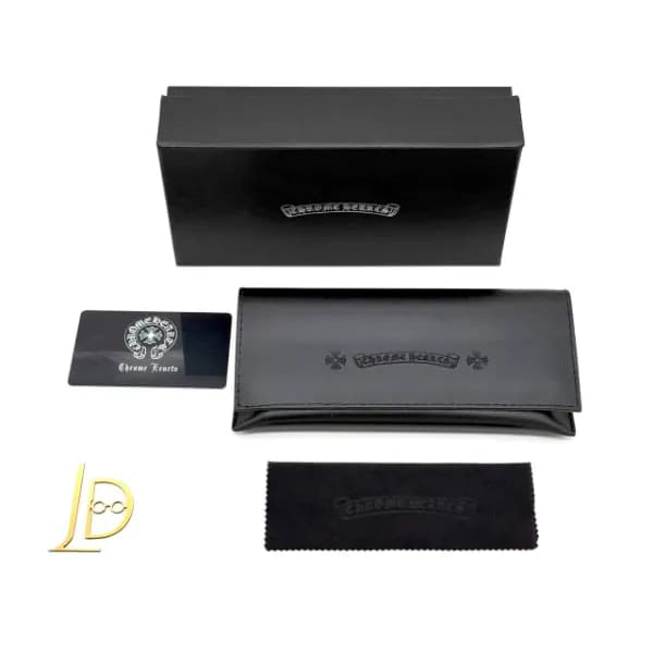 پک و کیف عینک چرمی اورجینال کروم هارتز Chrome Hearts مشکی گوتیک با هاردباکس — تصویر ۷