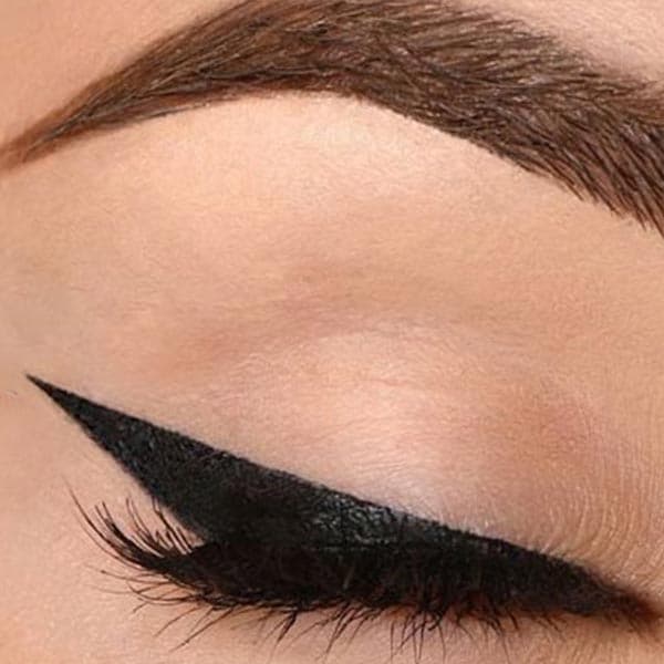 خط چشم ماژیکی 24 ساعته یورن (Yorn Black Eyliner pen ) — تصویر ۴