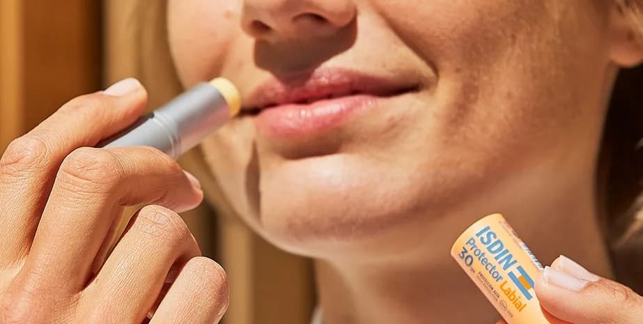 بالم لب ایزدین ویتامین E مرطوب کننده آبرسان و مغذی SPF30 — تصویر ۳
